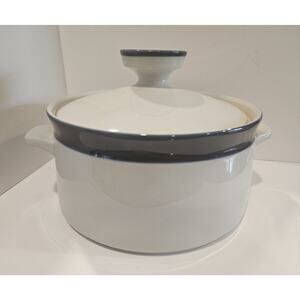 Noritake Fjord 2.25 Qt Round Covered Casserole Blue White Primastone Small Chip